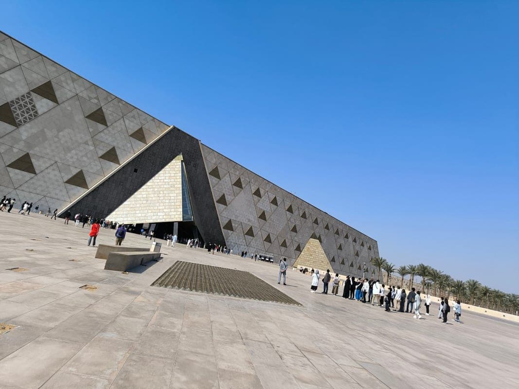 Privater Tagesausflug von Hurghada nach Kairo – Pyramiden & Grand Egyptian Museum